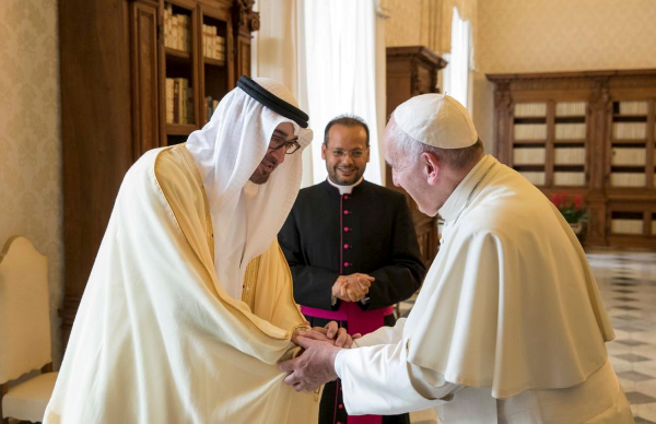 Папа Римский впервые посетит ОАЭ в 2019 году
