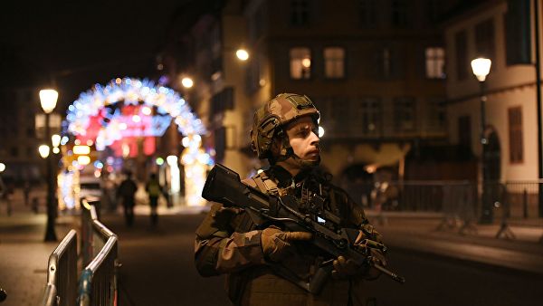 Франция усилит контроль на границах после инцидента в Страсбурге
