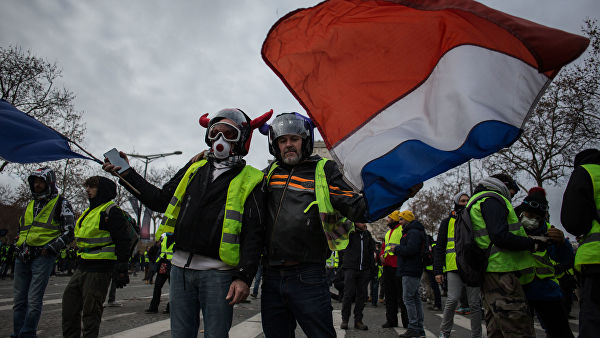Французские власти призвали не проводить акции протеста в субботу
