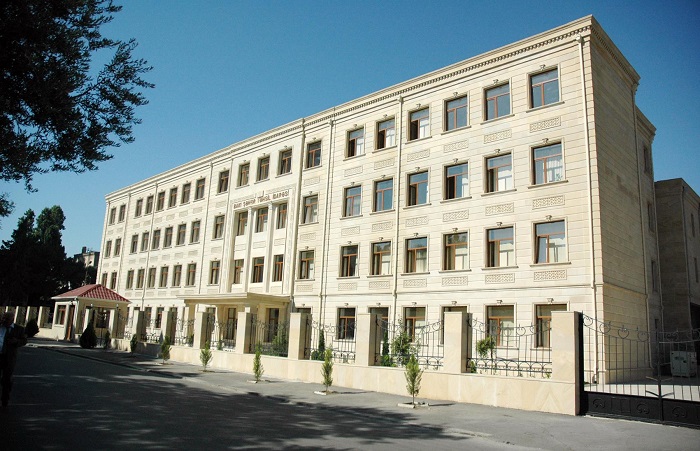 Обнародовано число принятых на работу в бакинские школы директоров
