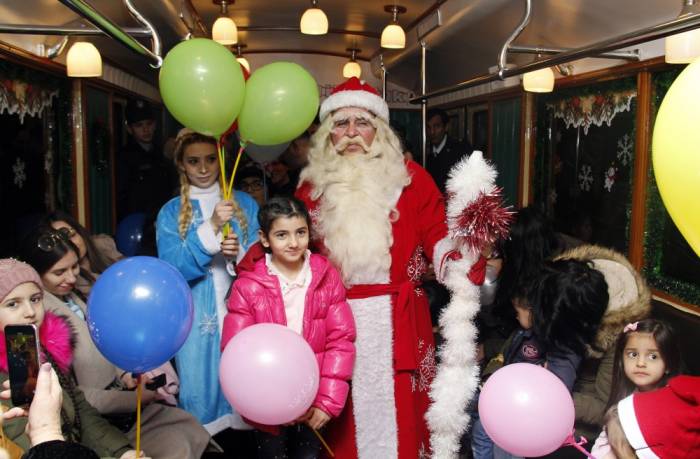 Бакинский метрополитен порадовал детей по случаю Нового года
