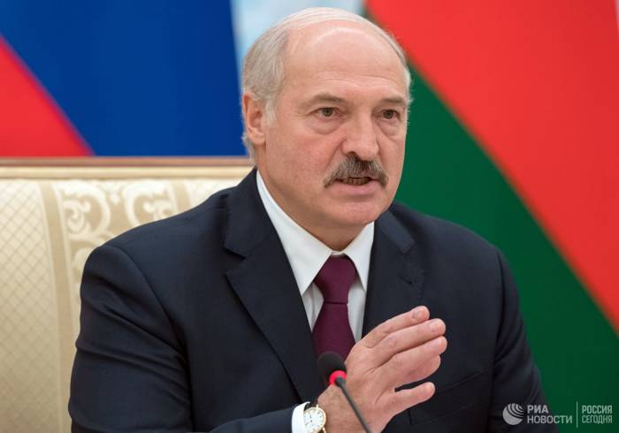 Лукашенко: поддерживая Беларусь, Россия прежде всего поддерживает себя

