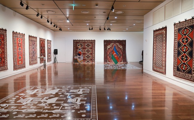 Выставка азербайджанских ковров открылась в Сеуле
