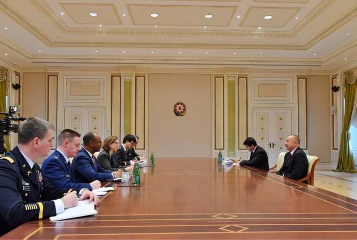 Президент Азербайджана принял делегацию министерства обороны США
