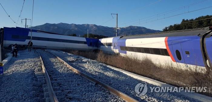 СМИ: скоростной поезд сошел с рельсов в Республике Корея