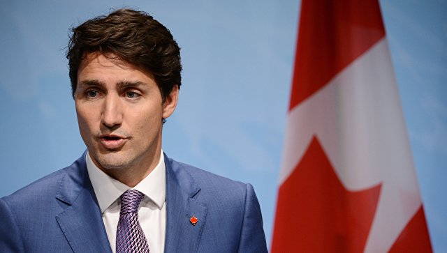 Премьера Канады закидали камнями
