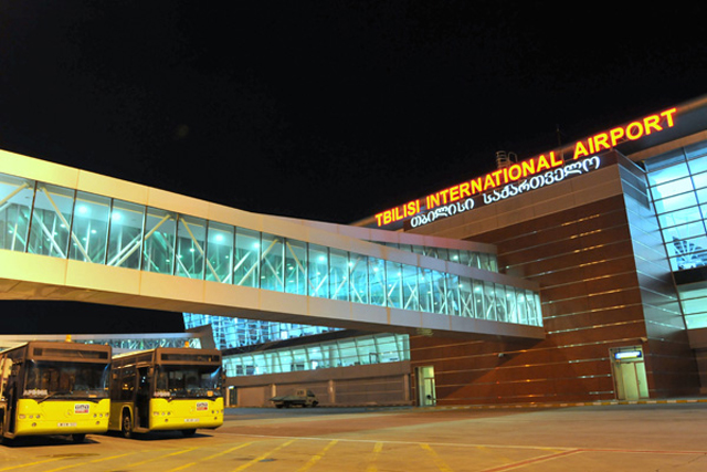 Тбилисский аэропорт из-за сильного тумана не смог принять несколько рейсов
