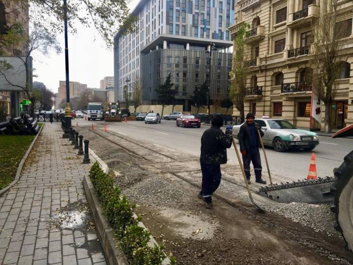 В Баку строятся новые линии ливневой канализации 
