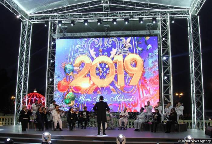 Бакинский бульвар отметил юбилей грандиозным концертом - ФОТО