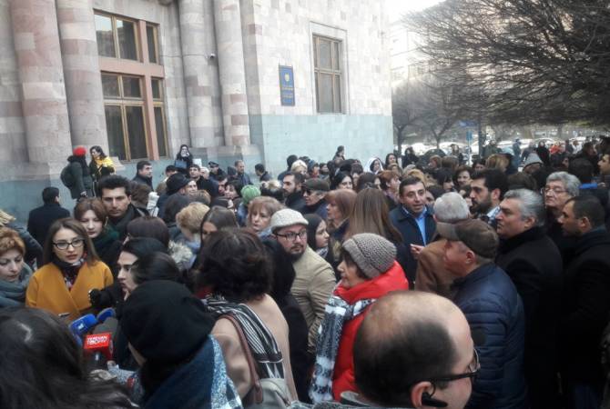 В Армении сотрудники двух министерств  объявили забастовку
