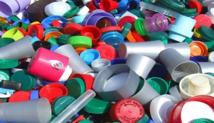 В Азербайджане планируется сократить использование пластиковой продукции в быту
