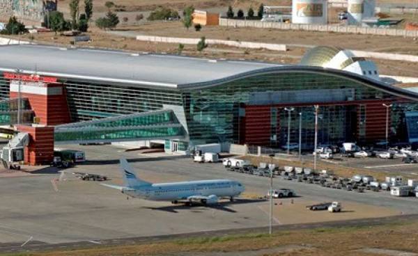 В аэропорту Тбилиси усилили проверки мужчин, прилетевших с Украины
