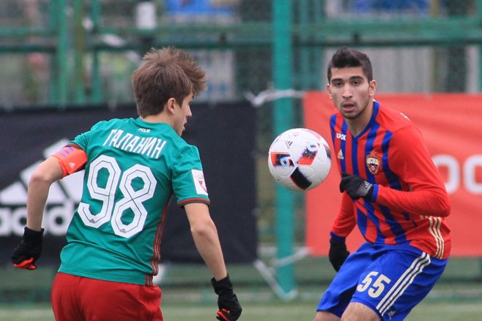Азербайджанский клуб интересуется российским футболистом
