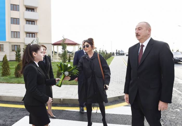 Ильхам Алиев принял участие в открытии жилого комплекса для семей вынужденных переселенцев - ФОТО