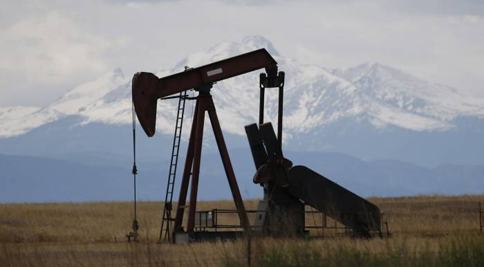 Цены на нефть рухнули на пять процентов
