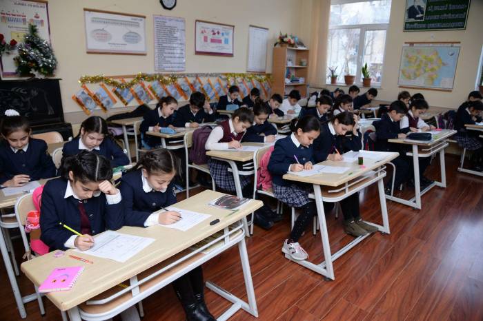 В бакинских школах проведен мониторинг
