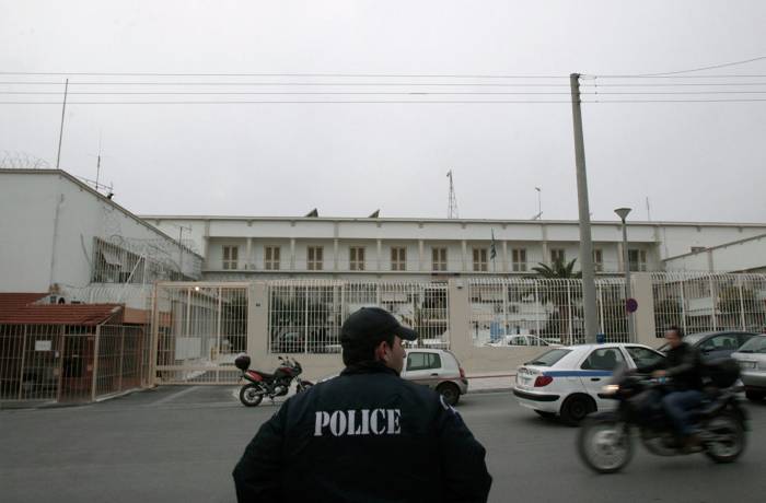 В Греции особо опасный террорист получил новогодний отпуск из тюрьмы
