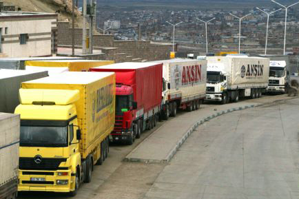 К Азербайджану через Туркменистан направляется грузовой караван из Афганистана
