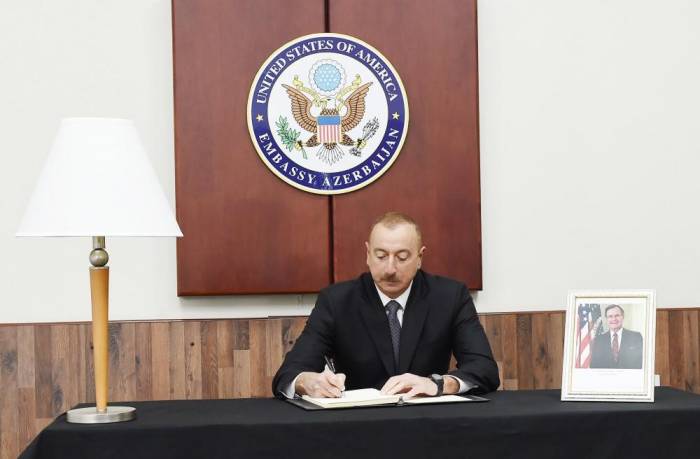 Президент Ильхам Алиев посетил посольство США -  ФОТО
