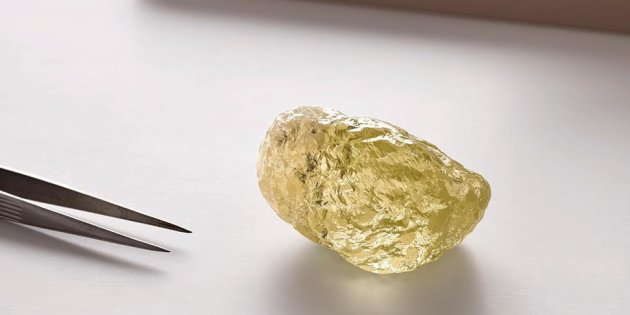 В Канаде нашли алмаз размером с куриное яйцо - ФОТО
