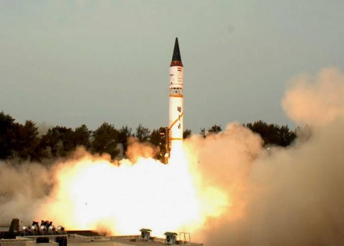 Индия провела успешные испытания баллистической ракеты Agni-IV
