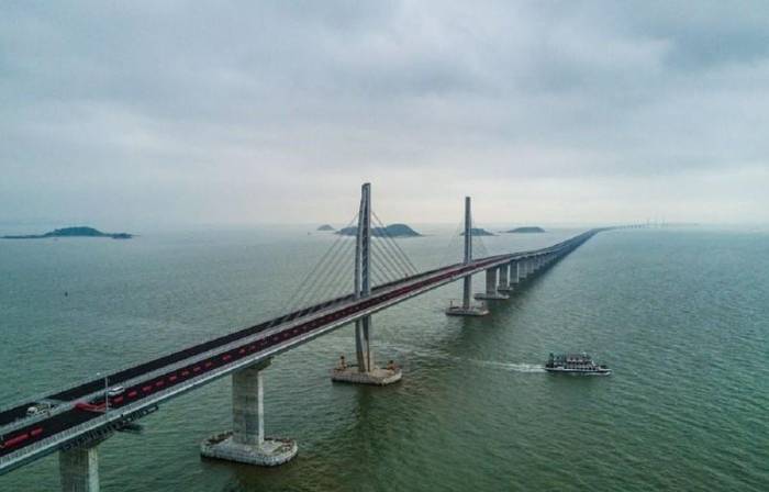 В Китае завершили строительство моста с самым длинным в мире пролетом
