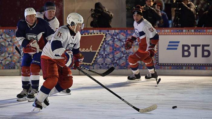 Путин сыграл в хоккей - ВИДЕО