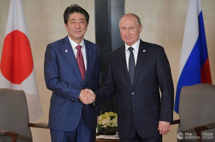 Путин и Абэ могут провести переговоры на полях G20 в Японии
