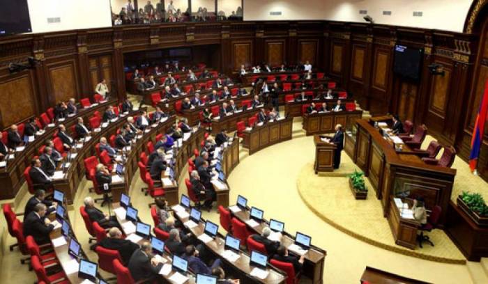 Распущенный парламент Армении обсудит вопрос лишения неприкосновенности депутата