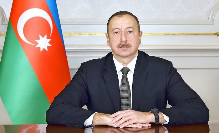 Ильхам Алиев поздравил азербайджанцев мира
