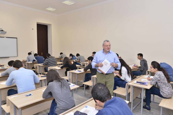 В Азербайджане растет интерес мужчин к сфере образования
