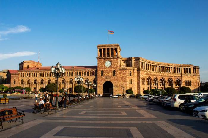 В Армении ожидается массовое увольнение сотрудников системы госуправления 