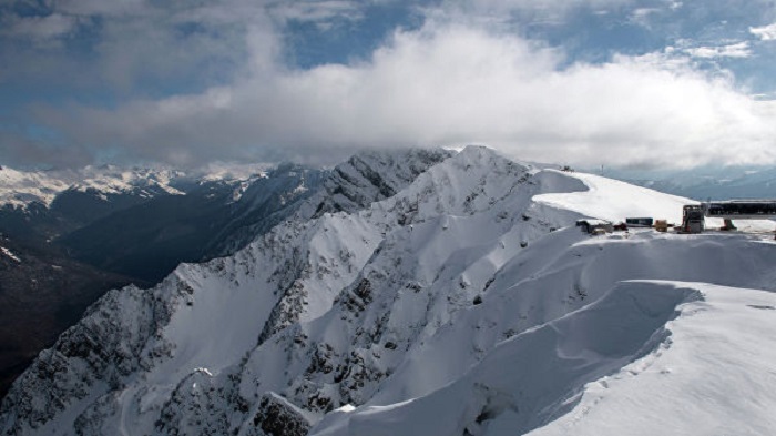Двое альпинистов погибли при сходе лавины в Шотландии - СМИ
