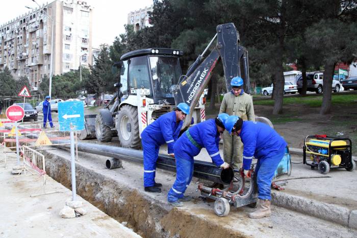 ПО «Азеригаз» на 92% завершило прокладку полиэтиленовых труб на газопроводах в бакинском поселке 