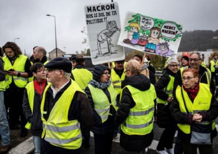 "Желтые жилеты" начали манифестации в Париже и некоторых крупных городах Франции