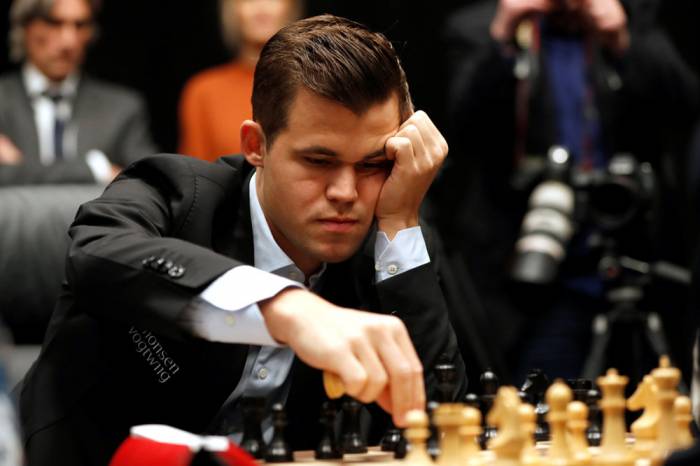 16-летний шахматист обыграл Карлсена
