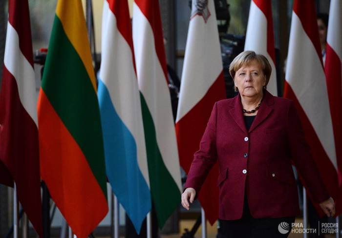 Меркель не ответила на требование Греции военных репараций
