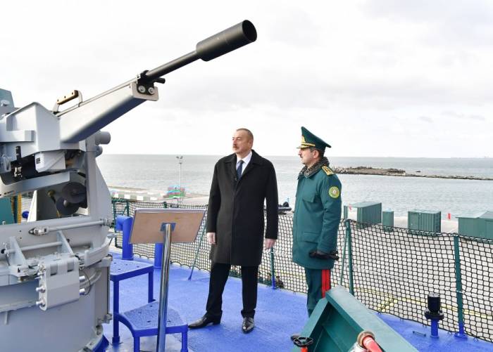 Президент Ильхам Алиев ознакомился с новым пограничным сторожевым кораблем типа “Туфан” - ФОТО
