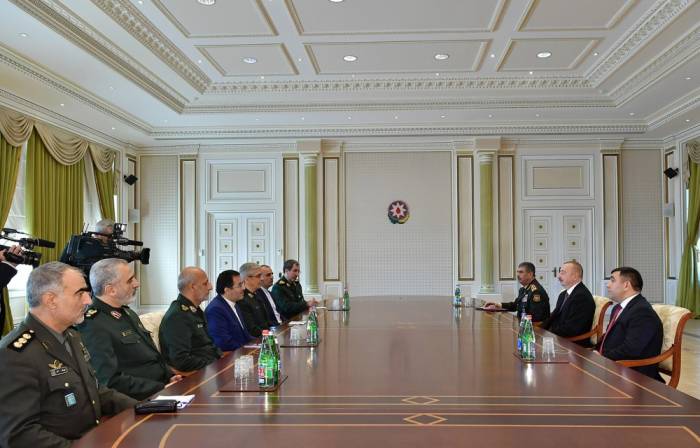 Ильхам Алиев принял делегацию под руководством начальника Генерального штаба ВС Ирана 

