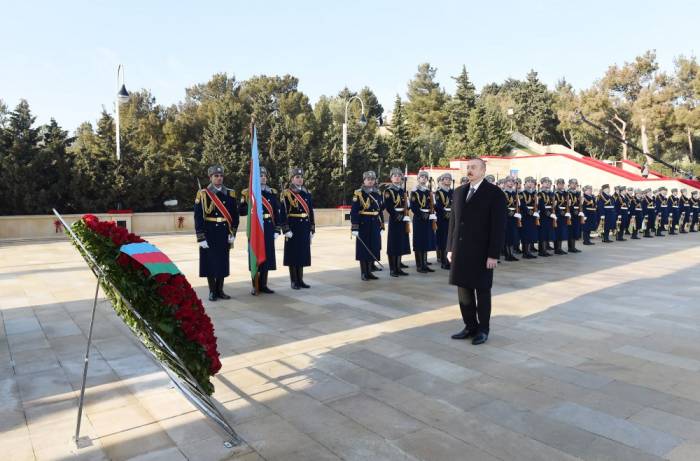 Президент Ильхам Алиев посетил Аллею шехидов - ФОТО