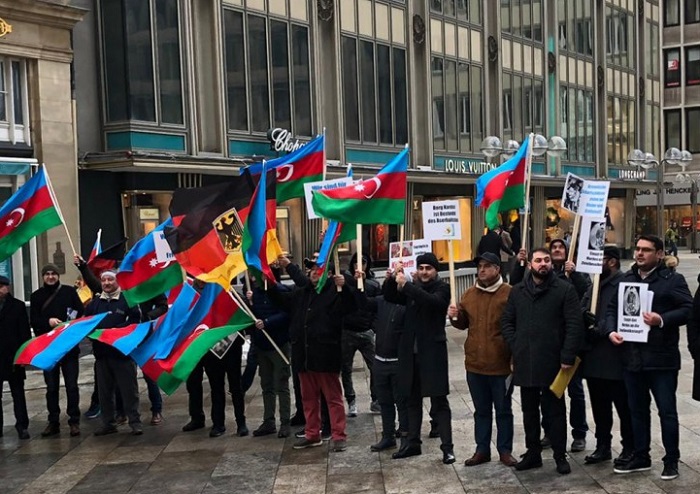 В Германии прошла акция под лозунгом «Азербайджан желает мира и справедливости» - ФОТО
