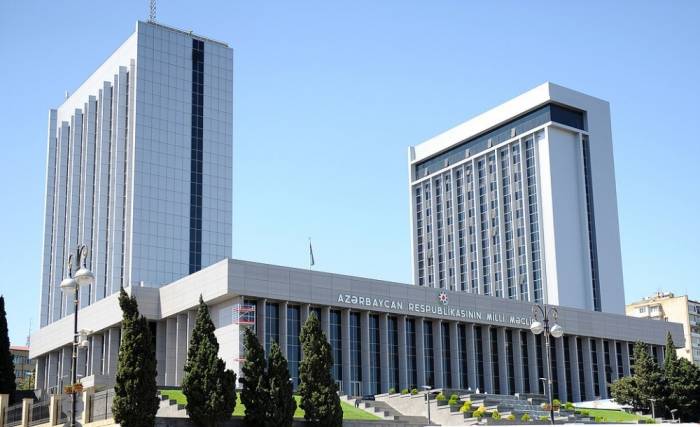 Парламент Азербайджана должен направить Европарламенту письмо протеста - депутат
