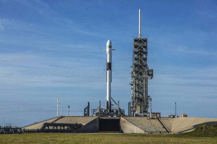 SpaceX провела огневое испытание ракеты Falcon 9

