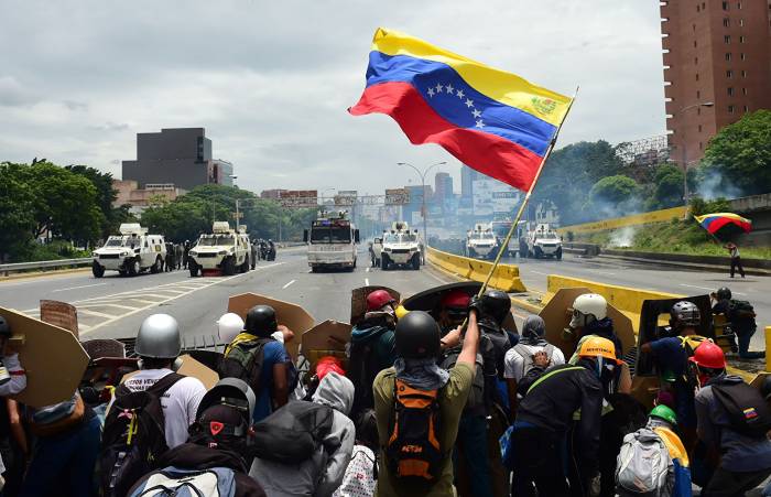 Трамп может признать главу оппозиционного парламента президентом Венесуэлы
