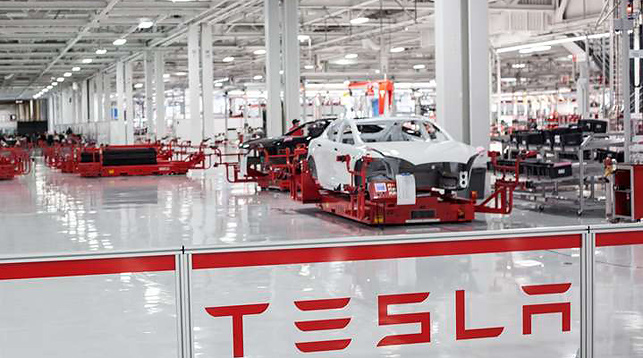 Tesla сокращает 7% персонала
