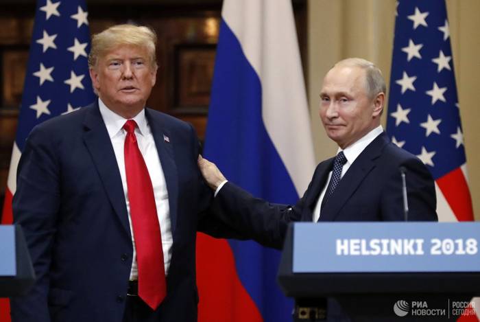 Нэнси Пелоси назвала отношения Трампа с Путиным опасными
