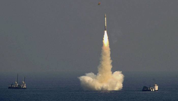Индия испытала ракету класса "земля — воздух" большой дальности
