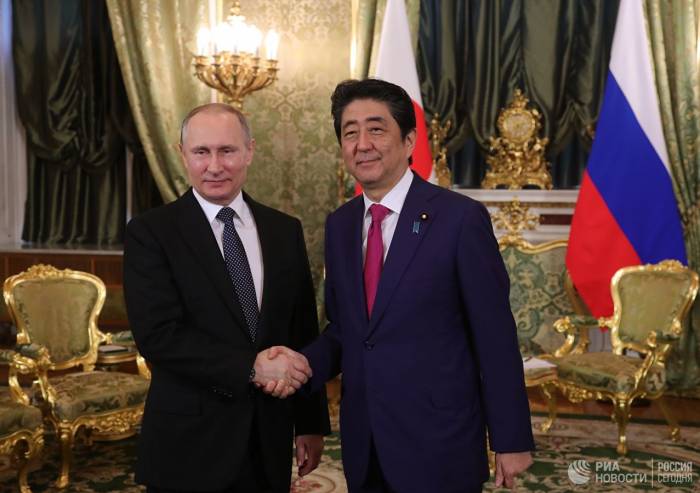 Путин отметил пользу регулярных встреч с Абэ
