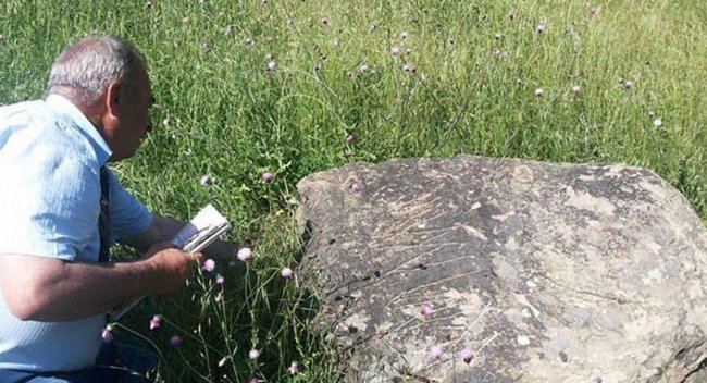 В Джалилабаде обнаружена древняя каменная надпись
