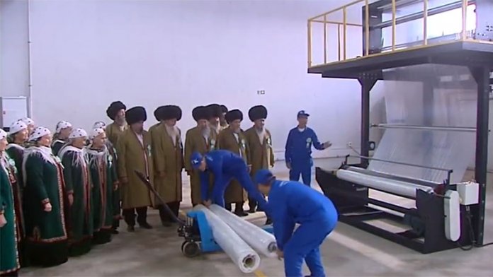 В Туркменистане открылась фабрика полиэтиленовых пакетов